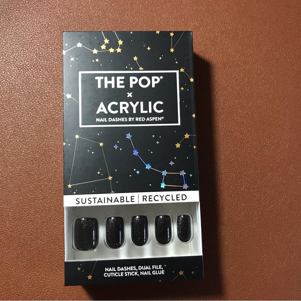 Short Squoval Press On Nails New In Box Ursa